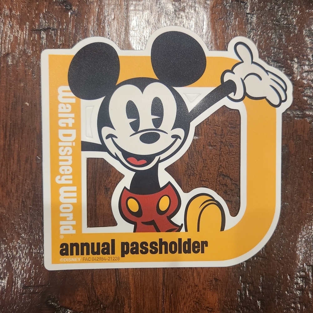 New WDW Passholder Magnet, Mickey